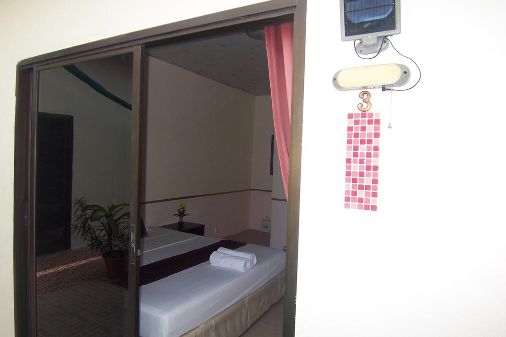 Phuket Airport Overnight Hotel Nai Yang Номер фото