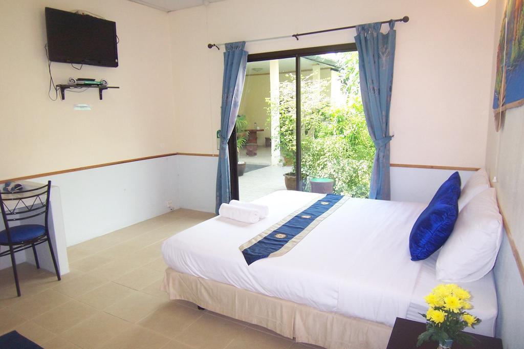 Phuket Airport Overnight Hotel Nai Yang Номер фото