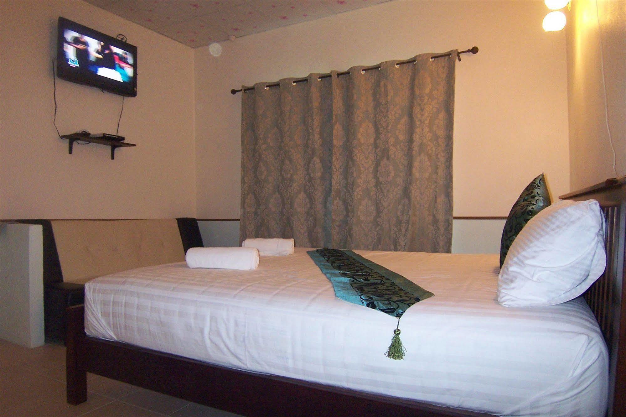 Phuket Airport Overnight Hotel Nai Yang Экстерьер фото