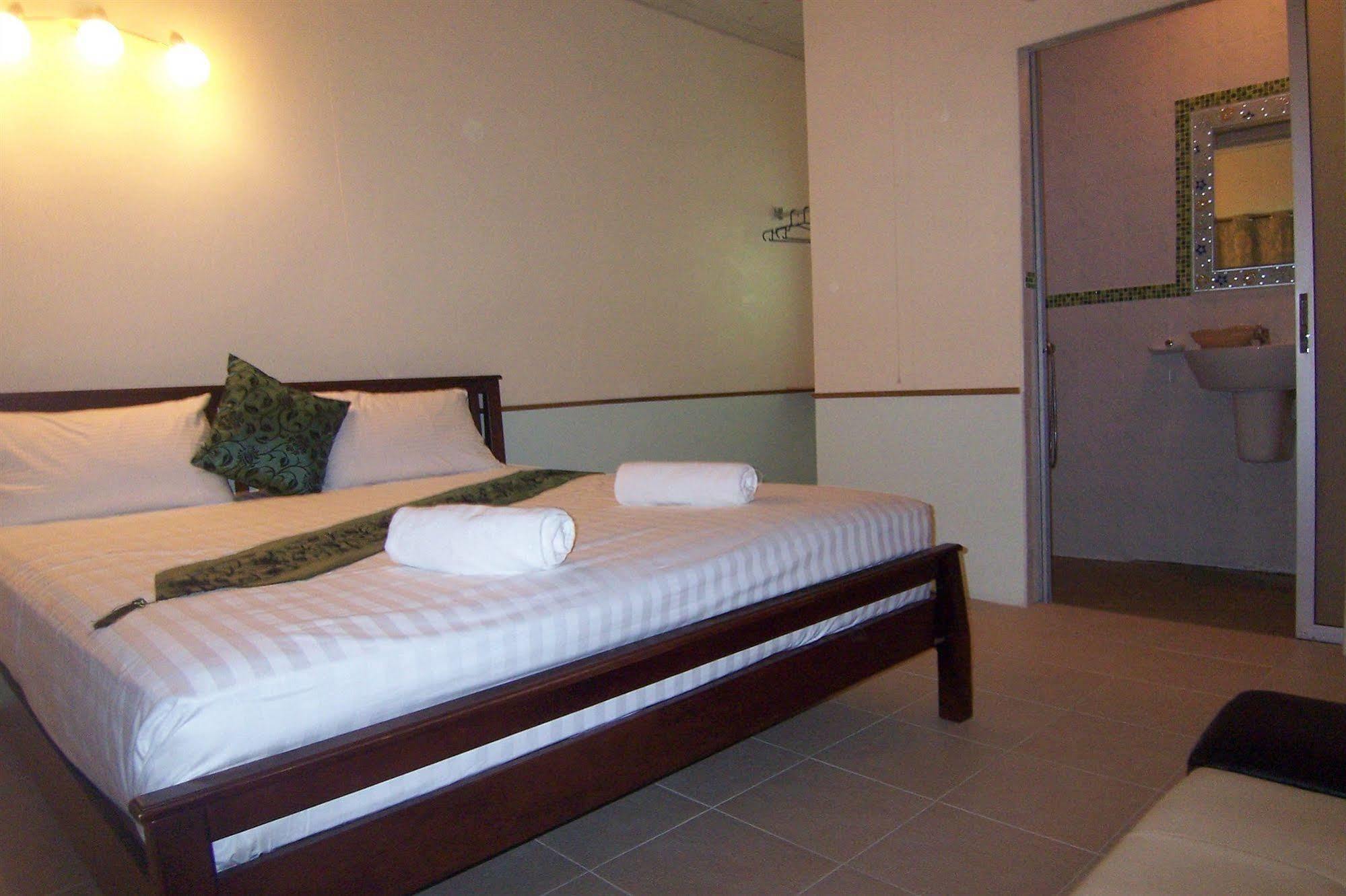 Phuket Airport Overnight Hotel Nai Yang Экстерьер фото